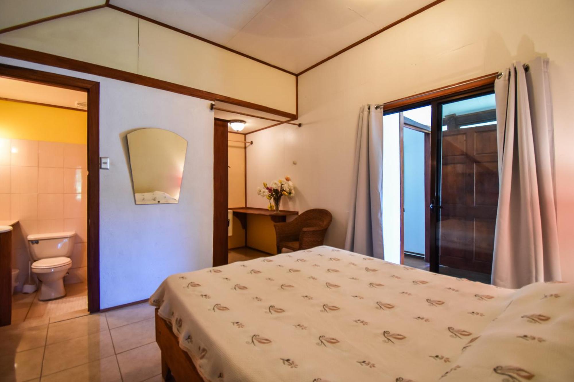 Cabinas Jacaranda Puerto Viejo de Talamanca Exterior photo