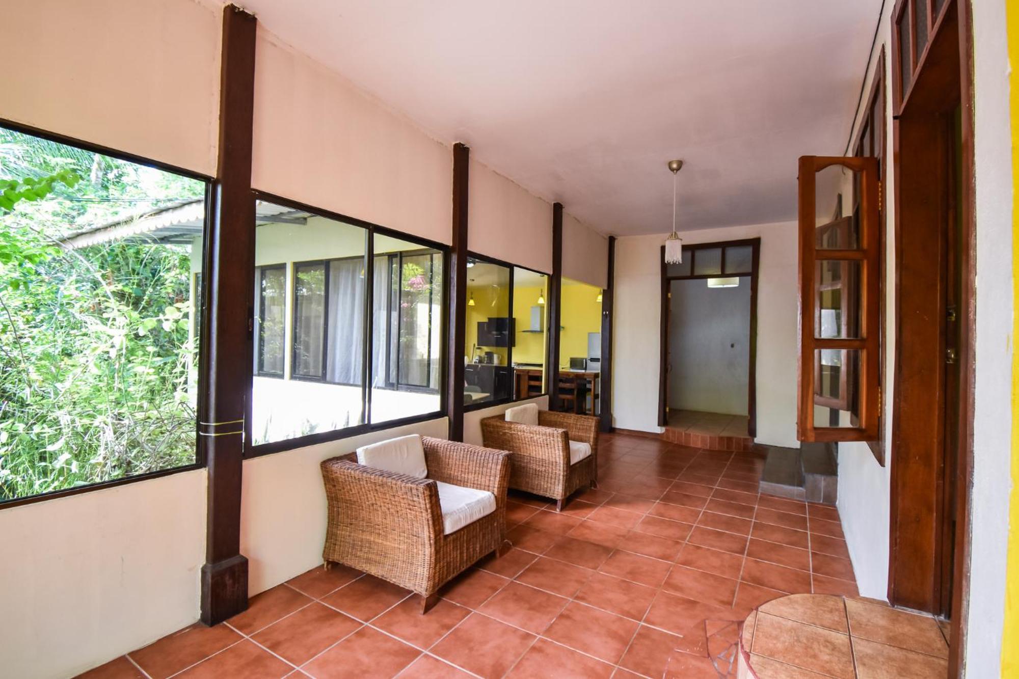 Cabinas Jacaranda Puerto Viejo de Talamanca Exterior photo