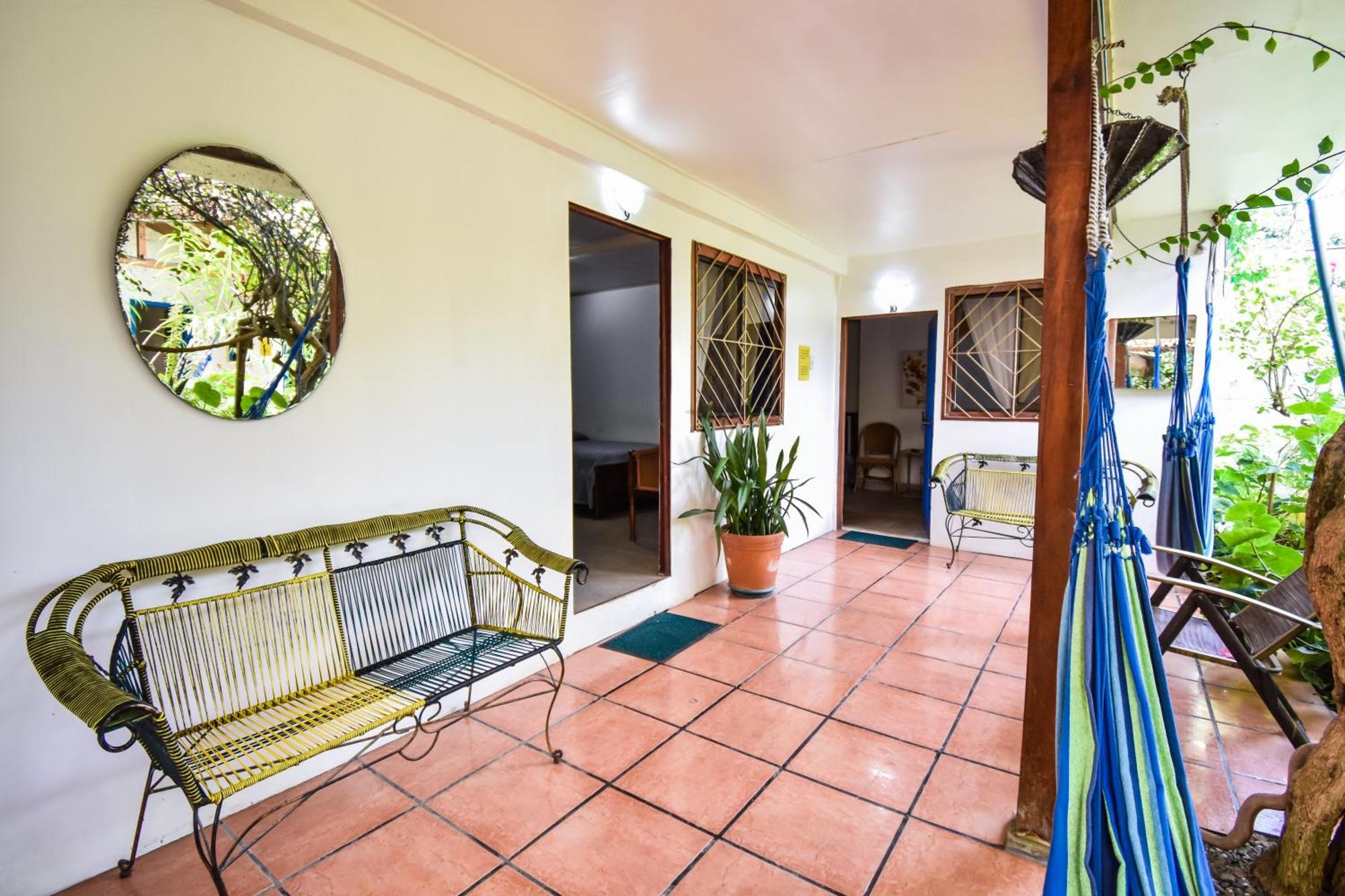 Cabinas Jacaranda Puerto Viejo de Talamanca Exterior photo